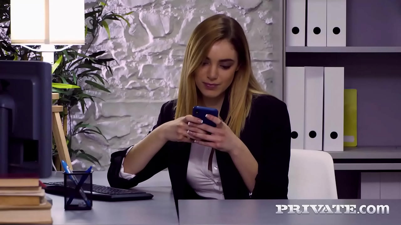 Private.com - 巨乳宝贝保拉用力操弄面部粘液！