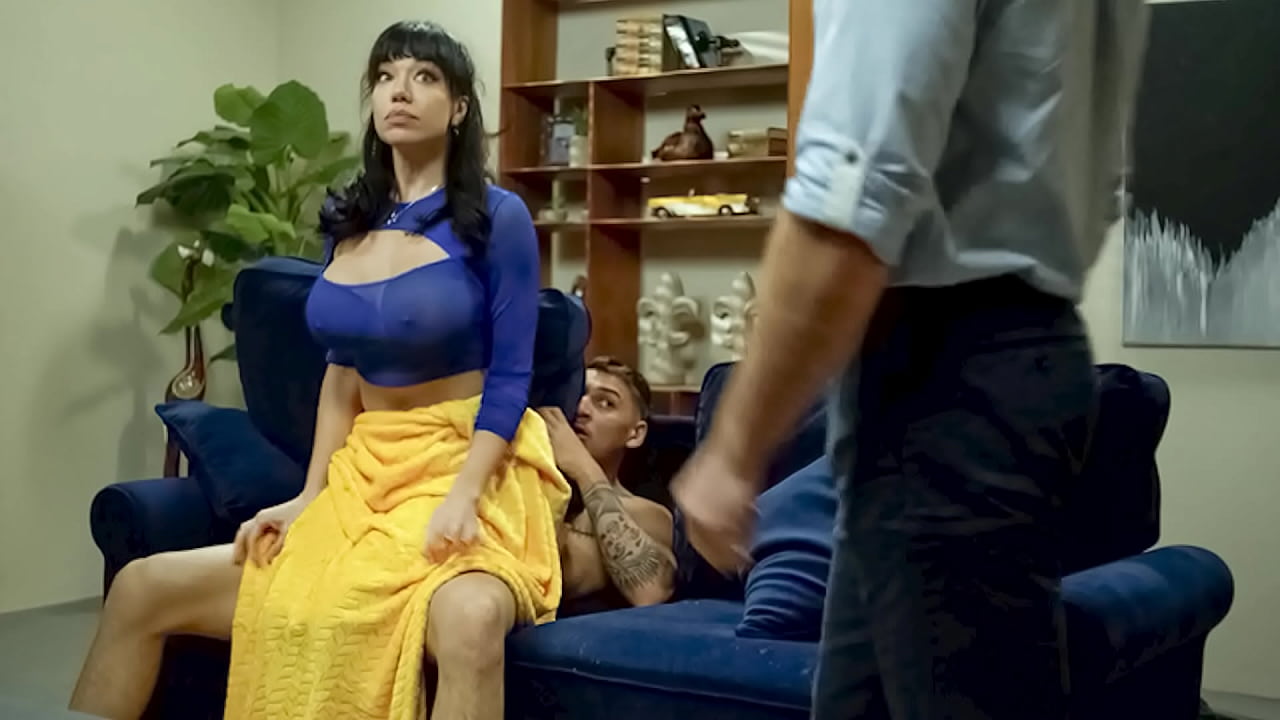 不知道她的男人怎么没发现我殴打他的妻子