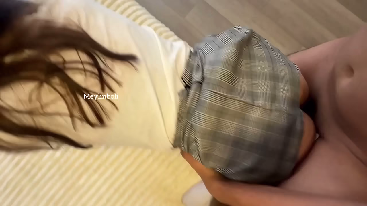 学校里屁股最大的女孩伤心欲绝。她欺骗了她的男朋友，现在想让他操她。墨西哥自制色情高清