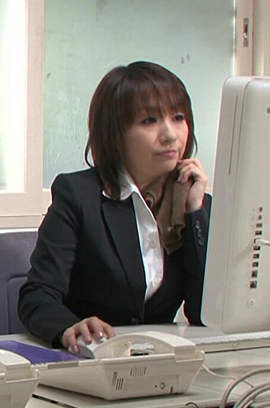 TSSR-3302 Mature female employees doing naughty things at the office